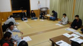 浜玉の砂子公民館で農業日誌の勉強会中